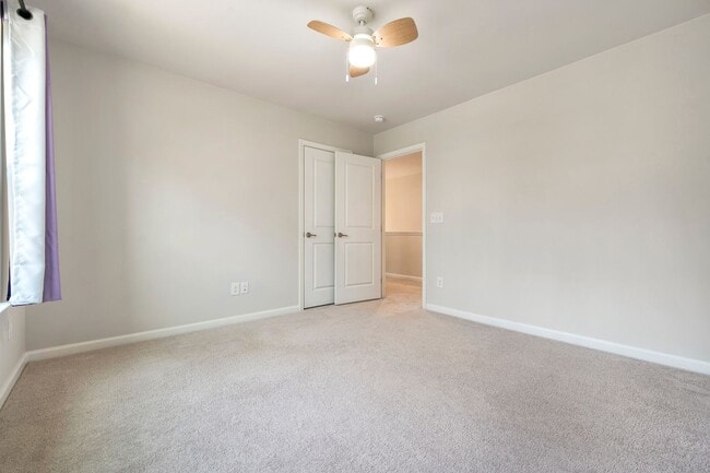 Building Photo - Welcome to this stunning 3-bed, 3-bath home located in the vibrant community of Wake Forest, NC.