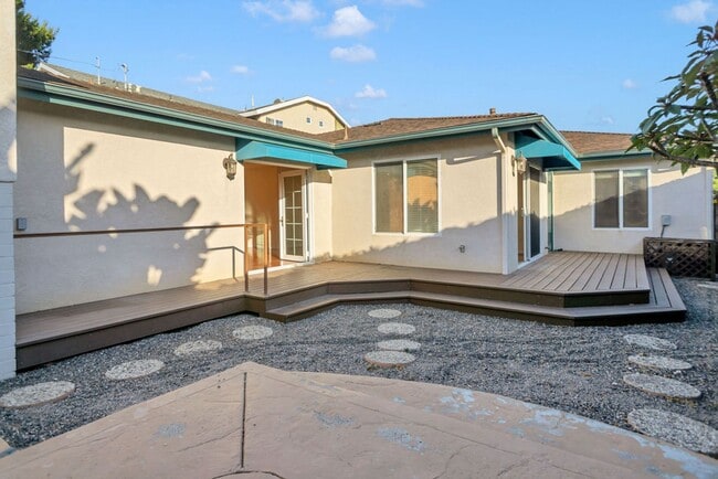 Building Photo - Beautiful detached home in Pacific Beach! ...