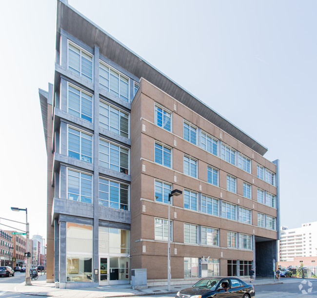 Building Photo - East Berkeley Street, 160