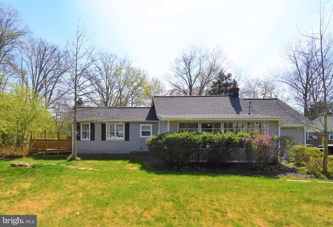 Building Photo - 8811 Badger Dr