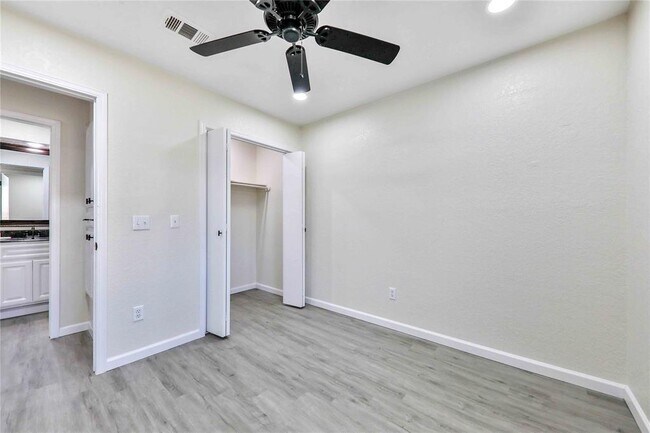 Building Photo - 512 N Morgan Dr