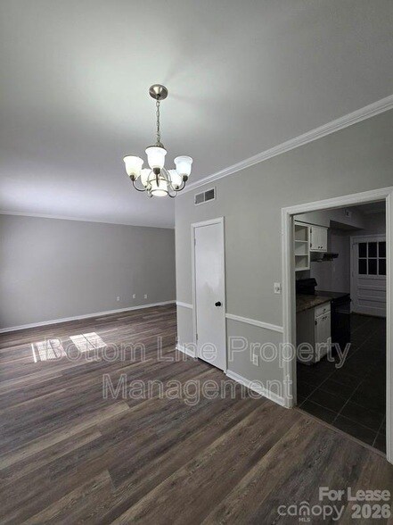 Building Photo - 5949 Quail Hollow Rd