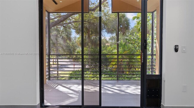 Building Photo - 15533 N Miami Lakeway