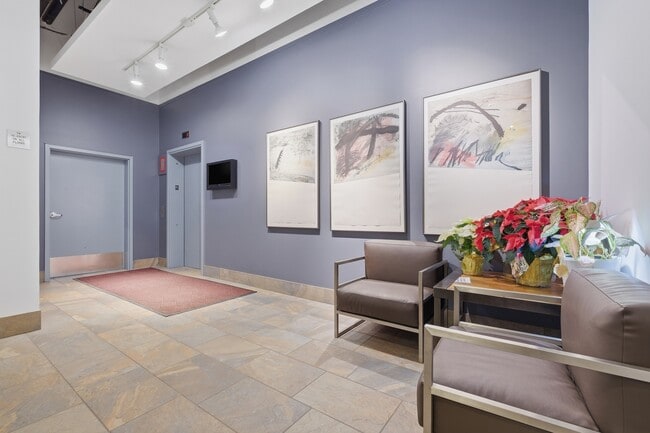 Building Photo - 1631 S Michigan Ave