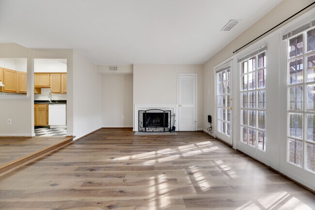 Building Photo - Charming Capitol Hill 1/1 apartment