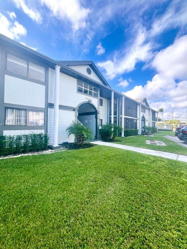 Building Photo - 20730 NE 4th Pl