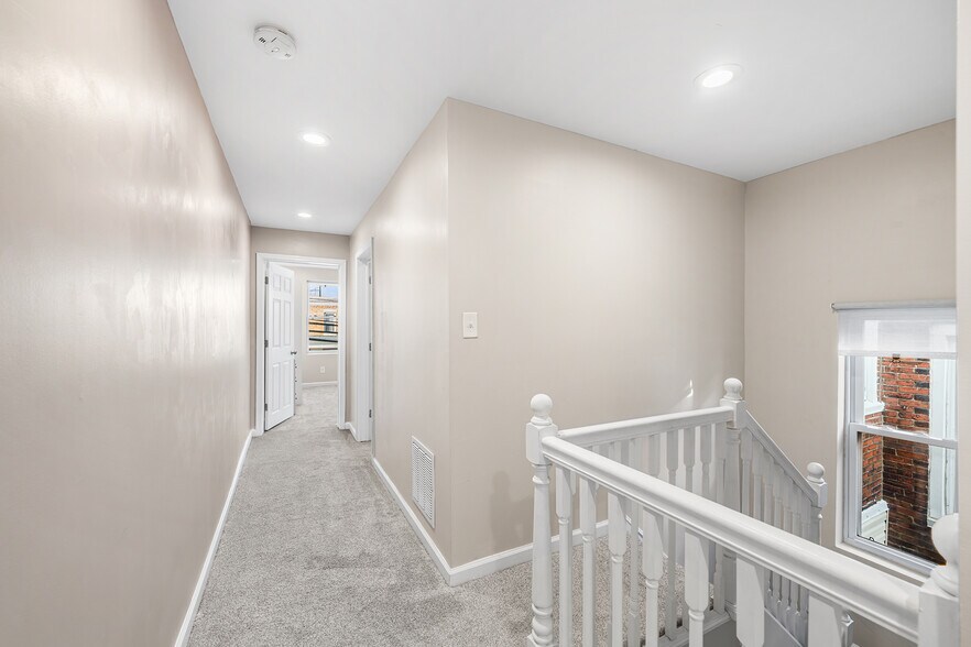 Building Photo - 743 S 52nd St