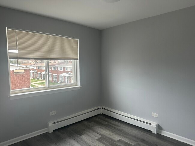 Building Photo - 8805 N Dee Rd