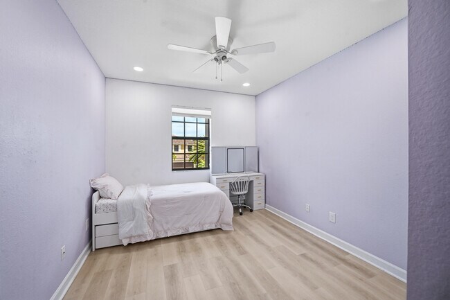 Building Photo - 10415 Wellington Parc Dr