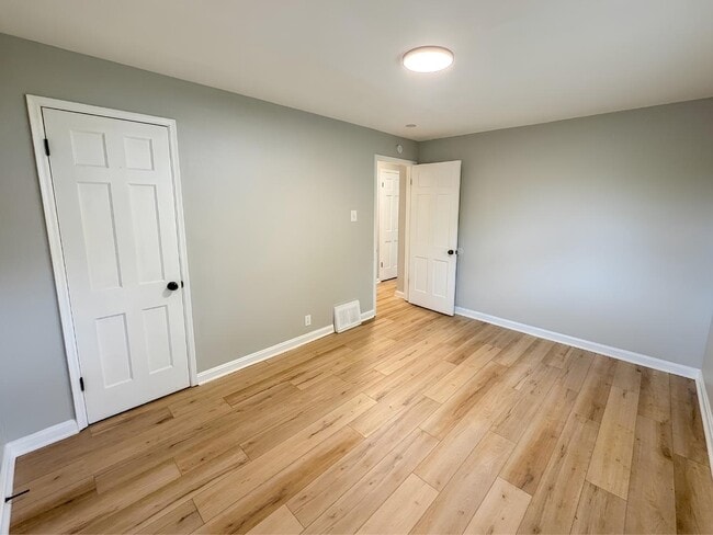 Building Photo - 7724 Monroe Dr
