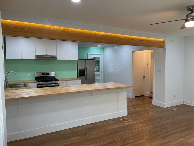 Building Photo - 2/1 Beach Bungalow in Biloxi