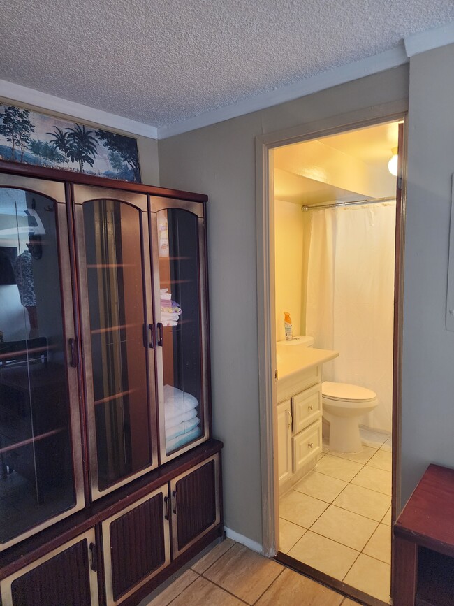 Building Photo - 824 Kinau St