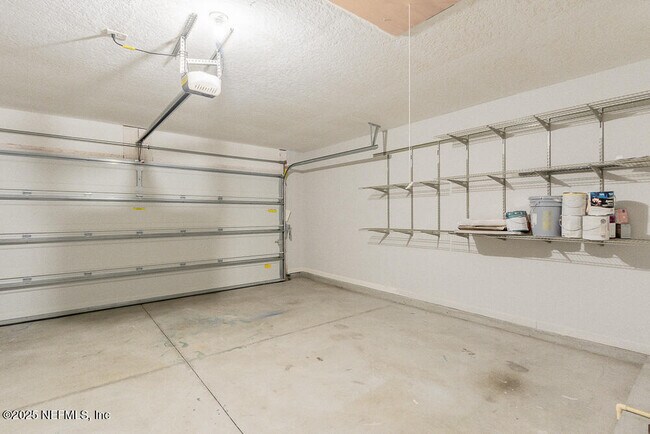 Building Photo - 95241 Tanglewood Dr