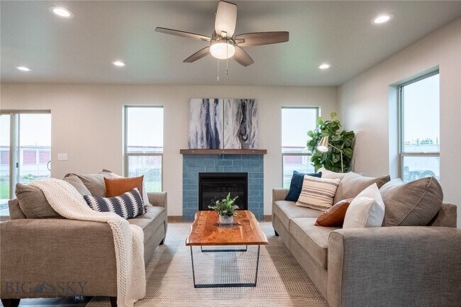 Building Photo - 2009 Ross Wy