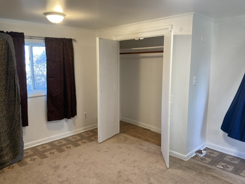 BR north view with closet - 1589 N Saginaw St