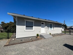 Building Photo - 109 E Fremont Ave