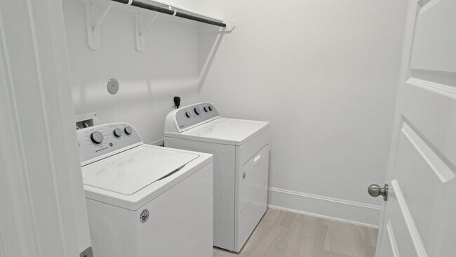 Building Photo - 16807 Hemlock Grove Dr