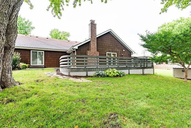 Building Photo - Beautiful 3 Bed Overland Park Ranch Home NEWLY REMODELED