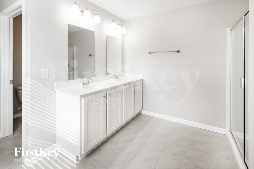 Building Photo - 640 Woolum Dr