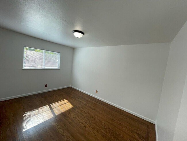 Building Photo - Nor Cal Realty, Inc - 3 bedroom 1 bath wit...