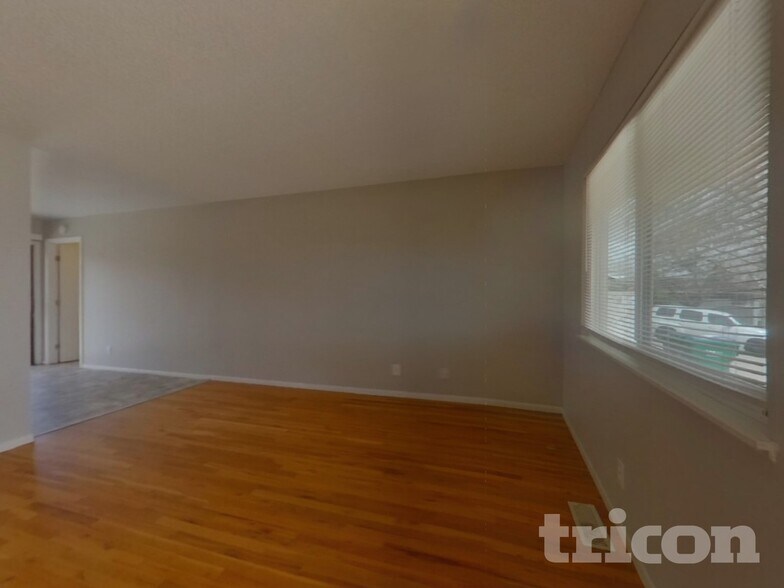 Building Photo - 3459 Rauscher Dr