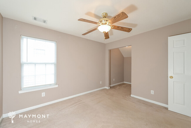 Building Photo - Charming 3-Bedroom Home