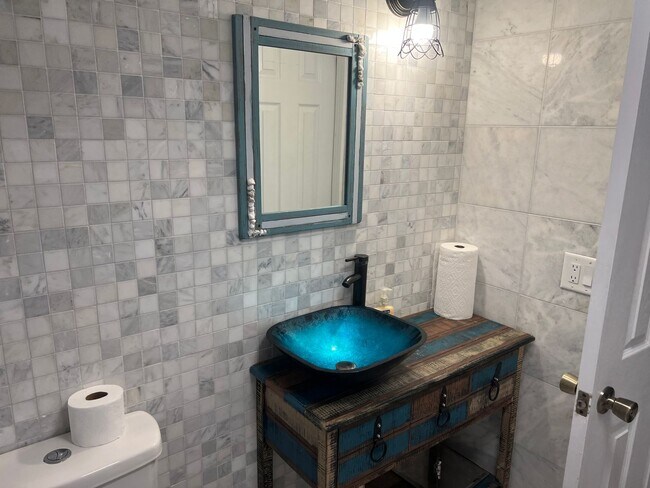 Building Photo - 69 Leroy Street