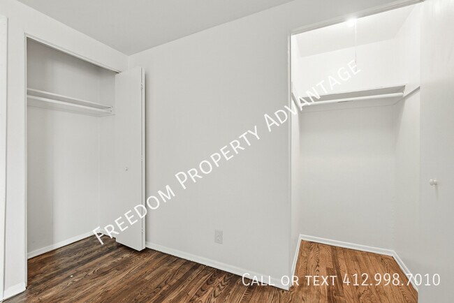 Building Photo - 2540 Park Hill Dr