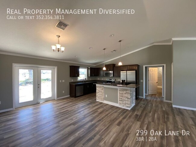 Building Photo - 299 Oak Ln Dr