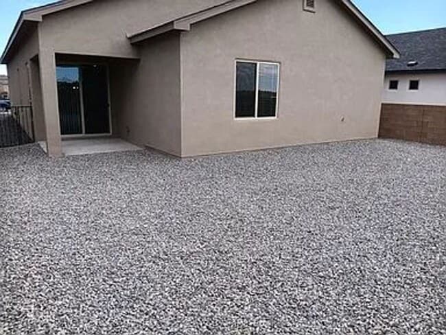 Building Photo - Welcome to this beautiful 3 bedroom, 2 bat...
