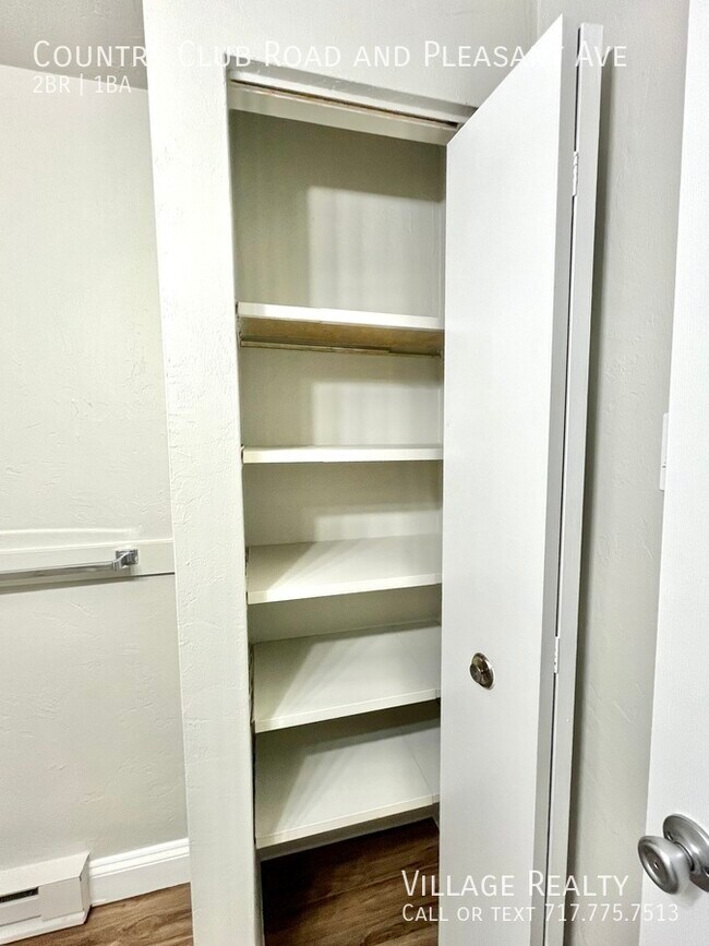 Building Photo - 615 Country Club Rd