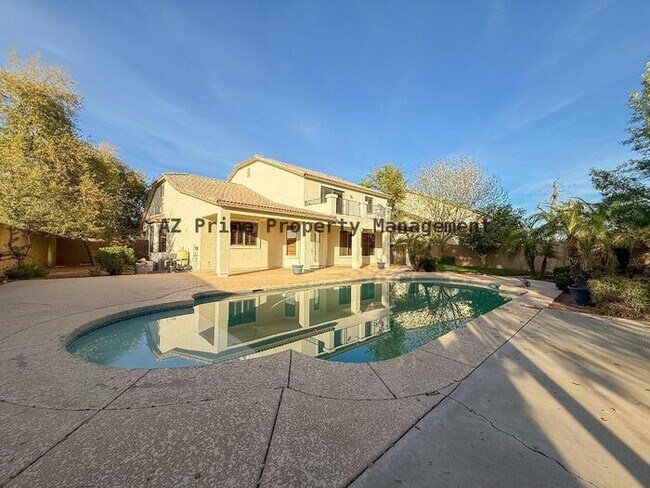 Building Photo - 10445 W Windsor Ave