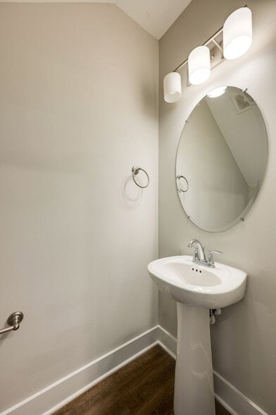 Building Photo - 203 E Frg Ct