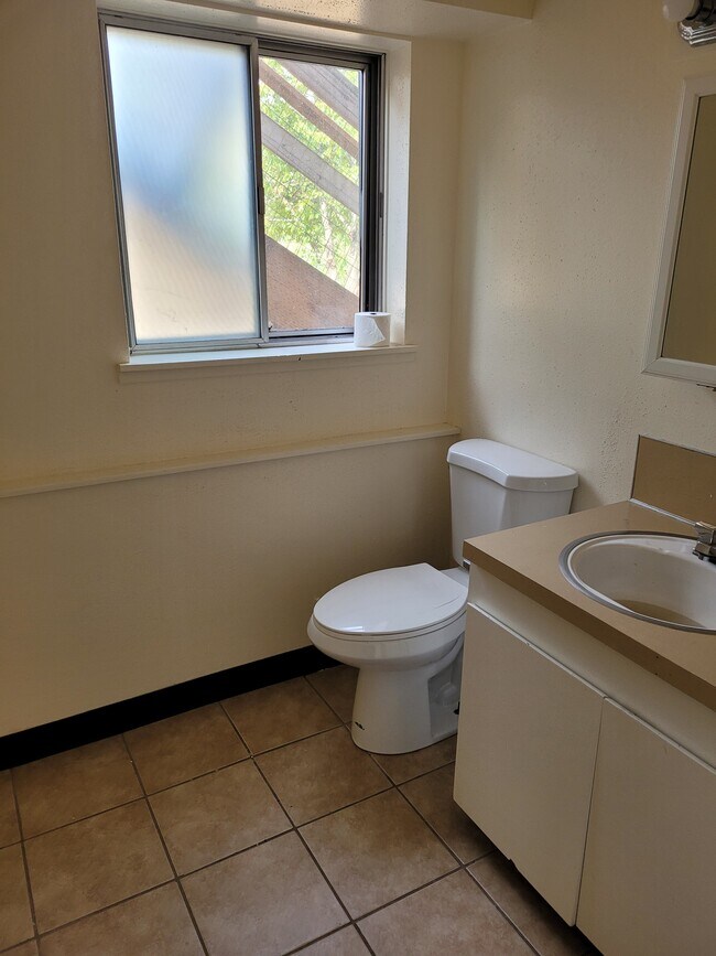 downstairs bathroom - 5095 SW 163rd Ave