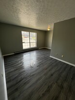 Building Photo - 1100 Eastgate Dr