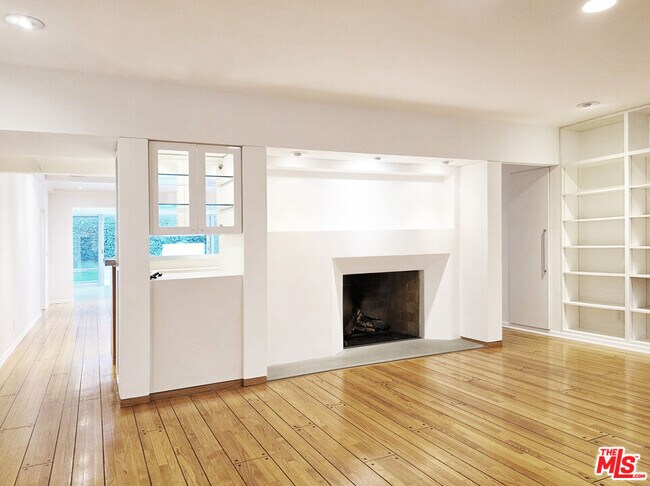 Building Photo - 4031 Hollyline Ave