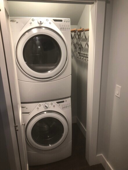 Building Photo - 91 S 91st St