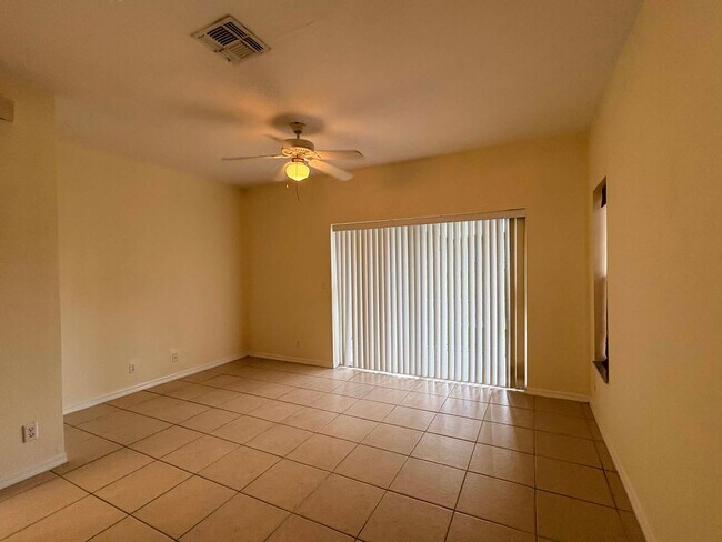 Building Photo - 2/2.5 Townhome in Fort Myers for Rent