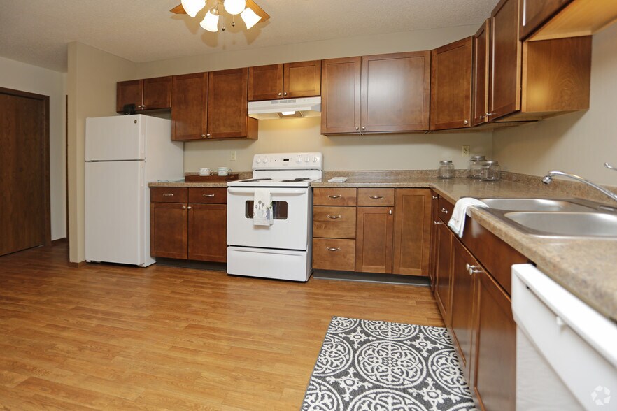 Sunwood Apartment Community 4701 17th Ave S Fargo ND 58103