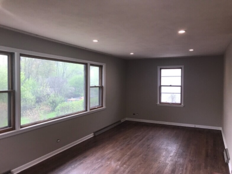 Building Photo - 953 Burton Ave