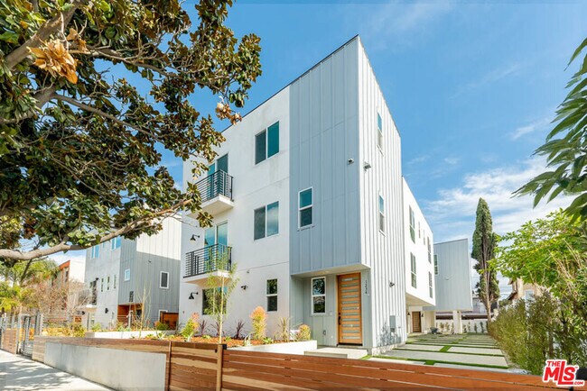 Building Photo - 1236 Beachwood Dr