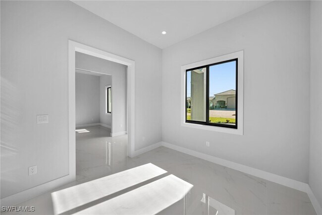 Building Photo - 436 NW 38th Ave