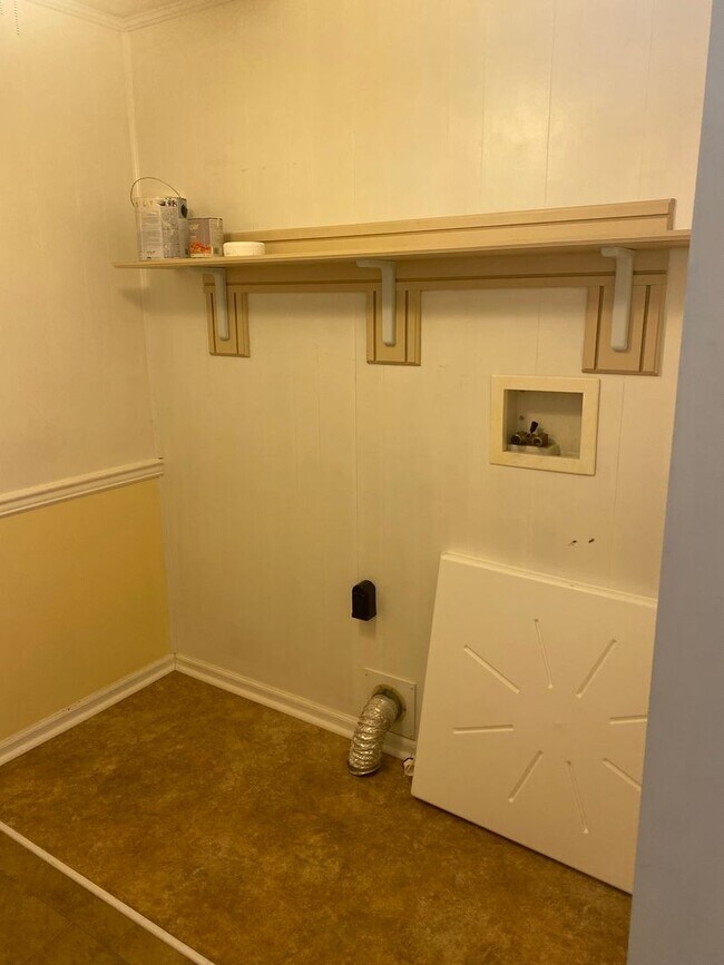 Building Photo - Move in Incentive!