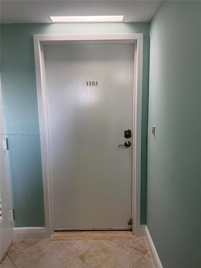 Building Photo - 3100 N Hwy A1A