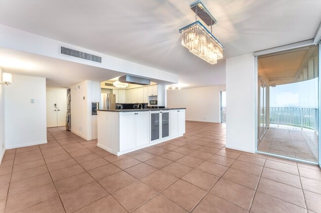 Building Photo - Luxury High-Rise Living with Views!