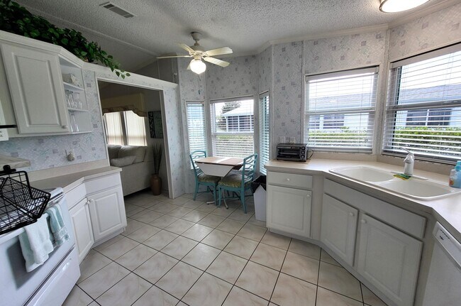 Building Photo - 8403 Delphinium Ct