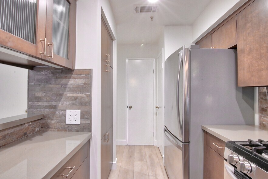 Building Photo - 1050 Seco St