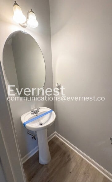 Building Photo - 8610 Thomas Ln