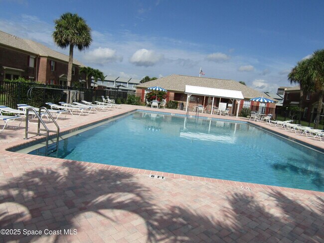 Building Photo - 910 S Colonial Ct