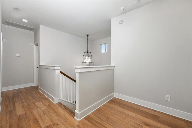 Building Photo - 408 W 16th St